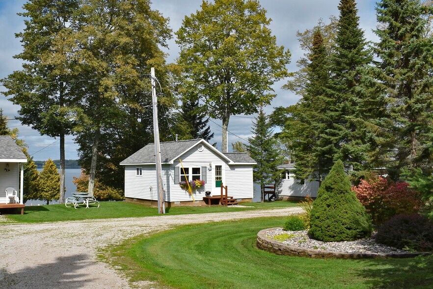W18070 County Rd, Germfask, MI à vendre - Photo de l’immeuble – Image 2 sur 8