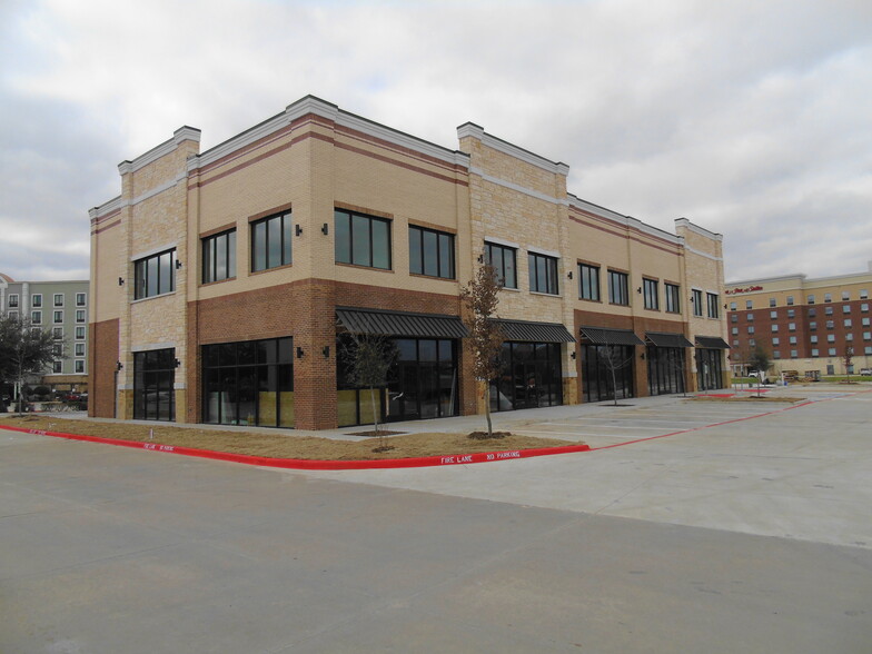 2670 Lake Vista Dr, Lewisville, TX à louer - Photo de l’immeuble – Image 1 sur 3