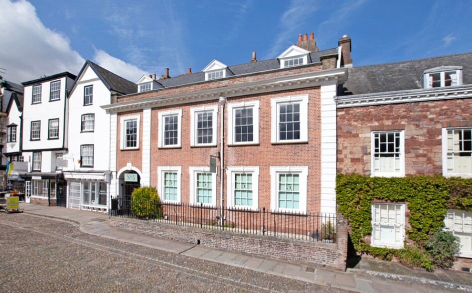 5 Cathedral Clos, Exeter à louer - Photo principale – Image 1 sur 12
