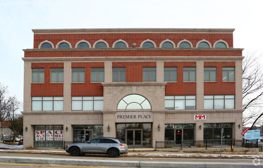127 N Walnut St, Itasca, IL à louer - Photo de l’immeuble – Image 3 sur 12