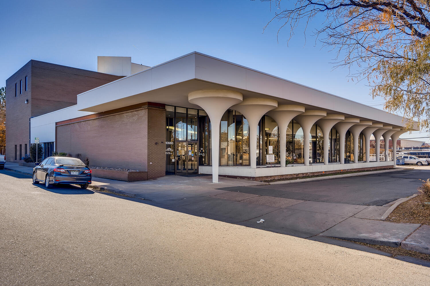 10660 E Colfax Ave, Aurora, CO à louer Photo principale– Image 1 sur 3