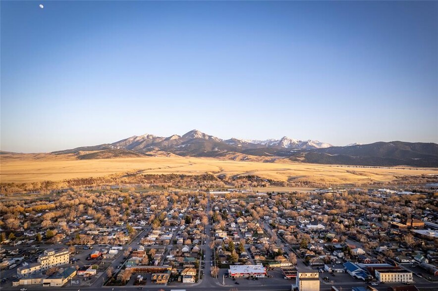 924 E Park St, Livingston, MT à vendre - Photo de l’immeuble – Image 2 sur 61