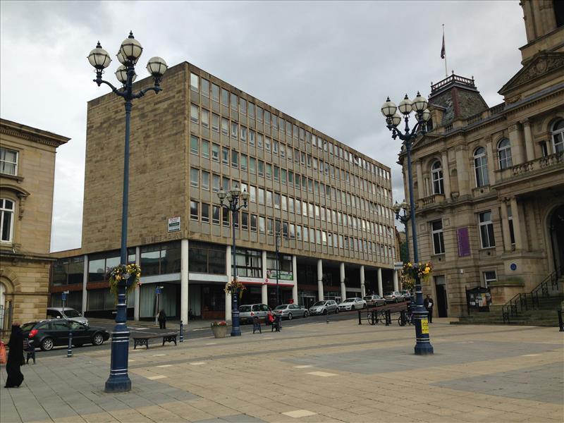 Wakefield Rd, Dewsbury à louer Photo de l’immeuble– Image 1 sur 4