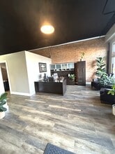 103 W Main St, Easley, SC à louer Photo intérieure– Image 2 sur 7
