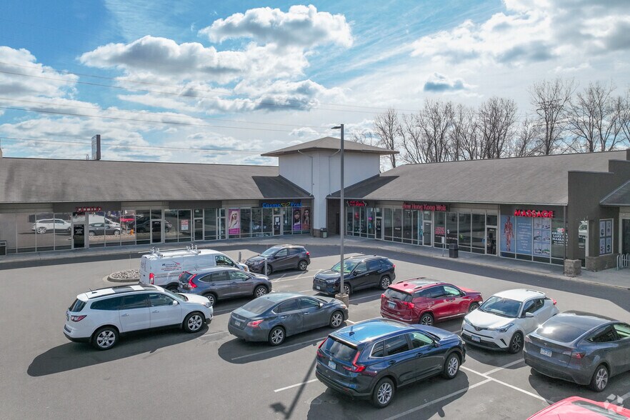 3186 Long Lake Rd, Roseville, MN à louer - Photo de l’immeuble – Image 3 sur 6