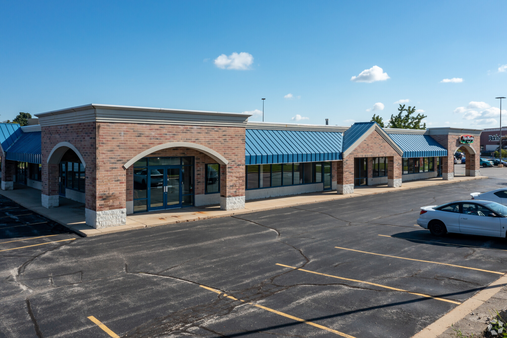 3830 S Moorland Rd, New Berlin, WI à vendre Photo principale– Image 1 sur 15