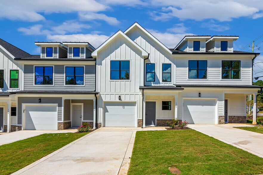 114 Chella Ct, Sanford, NC à vendre - Photo de l’immeuble – Image 2 sur 38