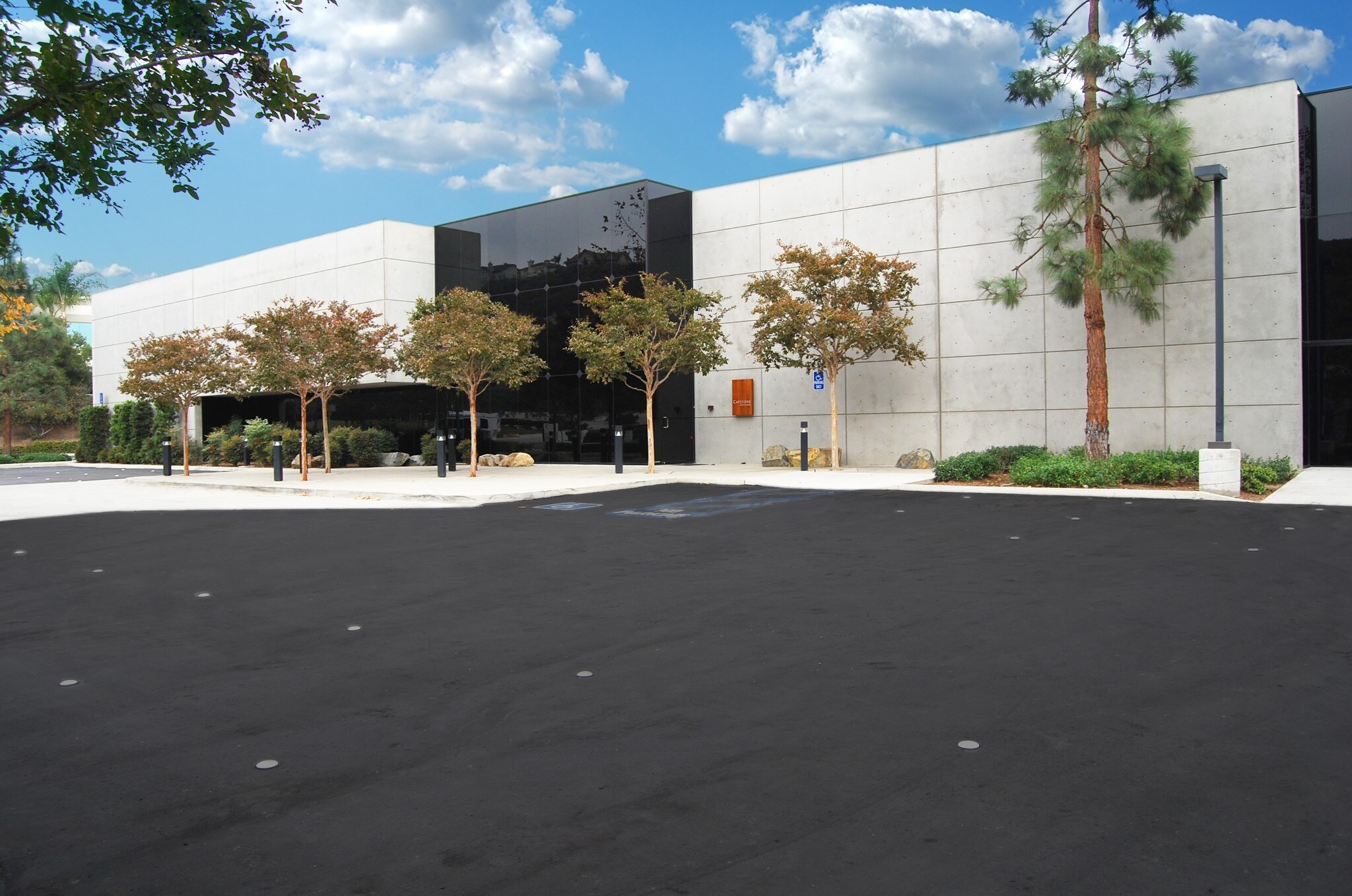 1545 Faraday Ave, Carlsbad, CA à louer Photo principale– Image 1 sur 11