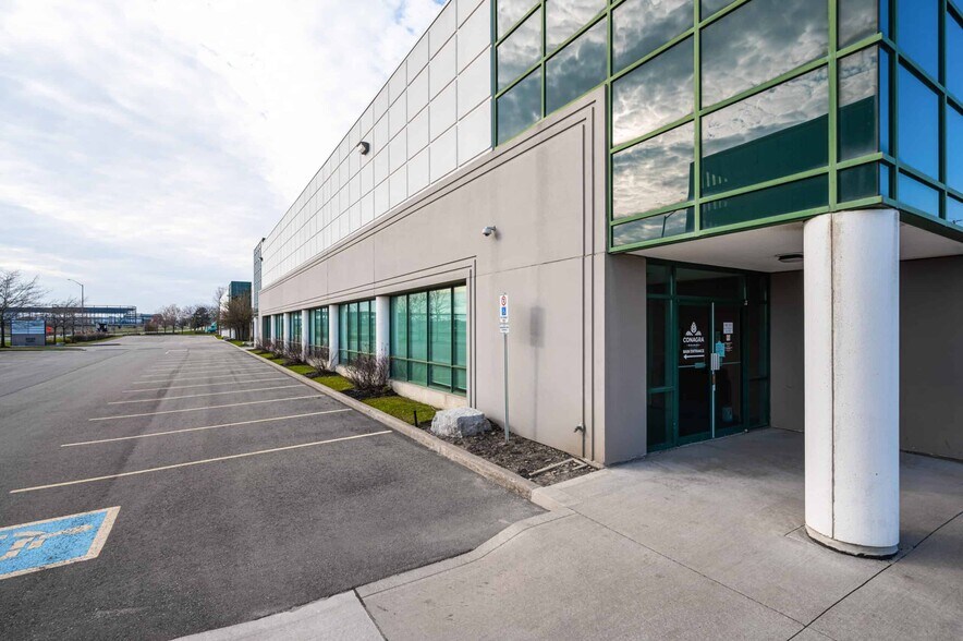 5055 Satellite Dr, Mississauga, ON à louer - Photo de l’immeuble – Image 3 sur 10