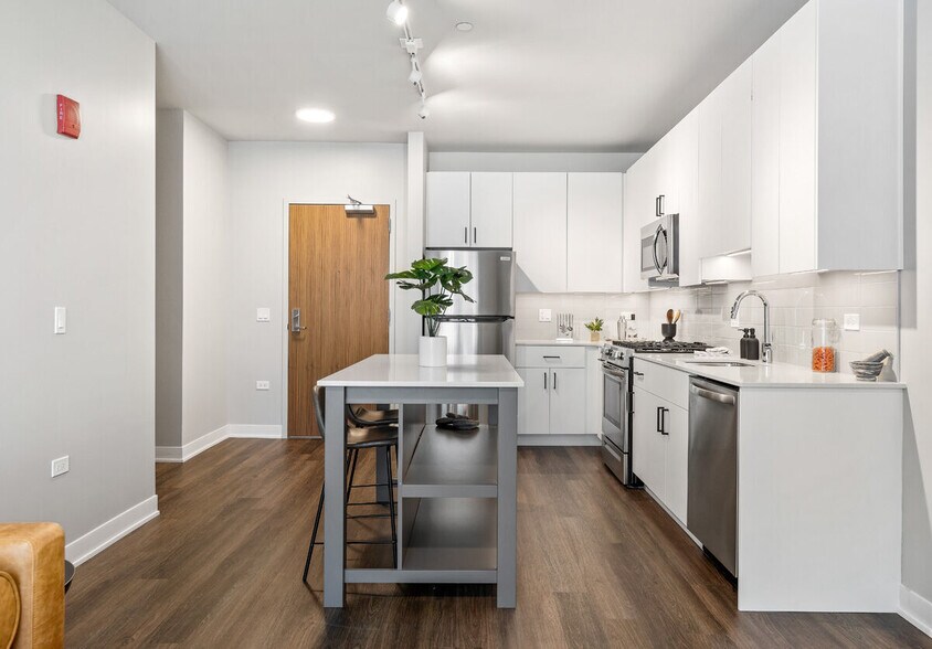 7215 N District Ave, Lincolnwood, IL à louer - Photo intérieure – Image 3 sur 20