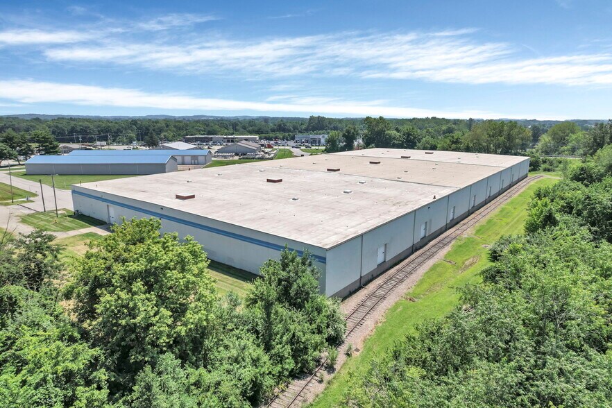 2135 James Pky, Hebron, OH à louer - Photo de l’immeuble – Image 2 sur 8