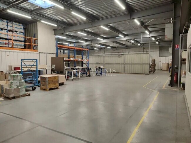 Plus de détails pour Local d’activités à vendre