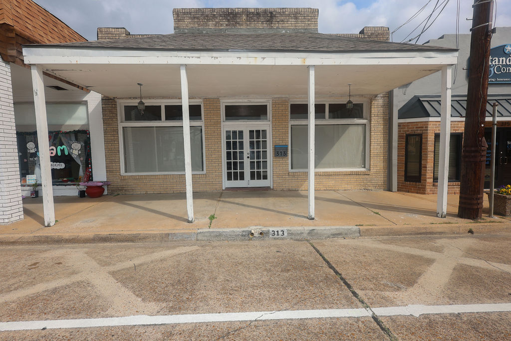 313 E Main St, Humble, TX à louer Photo de l’immeuble– Image 1 sur 9