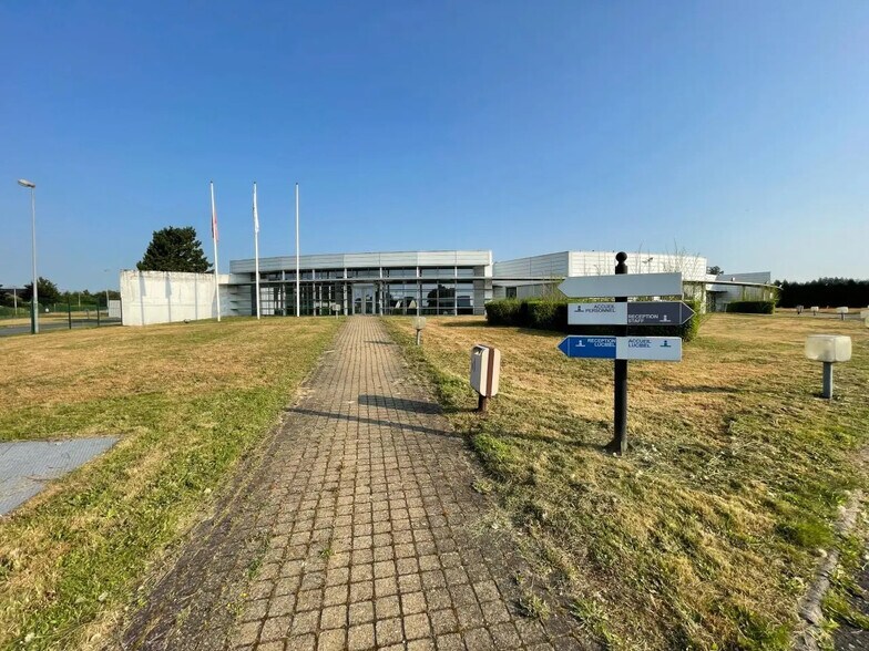 Bureau dans Barentin à louer - Photo de l’immeuble – Image 1 sur 34