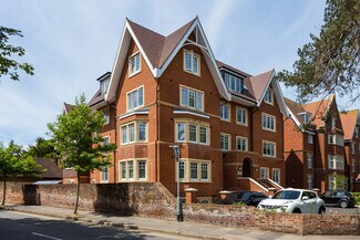 Plus de détails pour 66 New Dover Rd, Canterbury - Logement à vendre