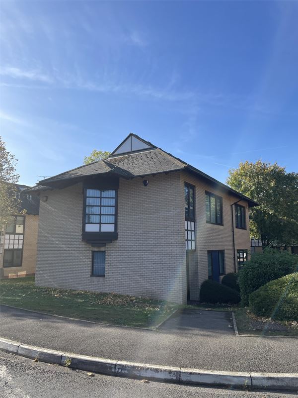 Great Chesterford Ct, Great Chesterford à louer Photo principale– Image 1 sur 10