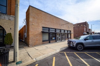 Plus de détails pour 411 S Main St, Hillsboro, IL - Spécialisé à vendre