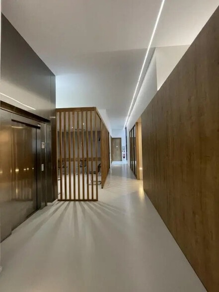 Bureau dans Toulouse à vendre - Hall d’entrée – Image 2 sur 4