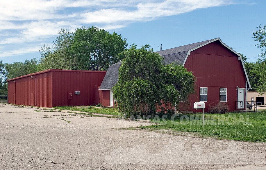 2027 NW Brickyard Rd, Topeka, KS à louer - Photo de l’immeuble – Image 2 sur 5