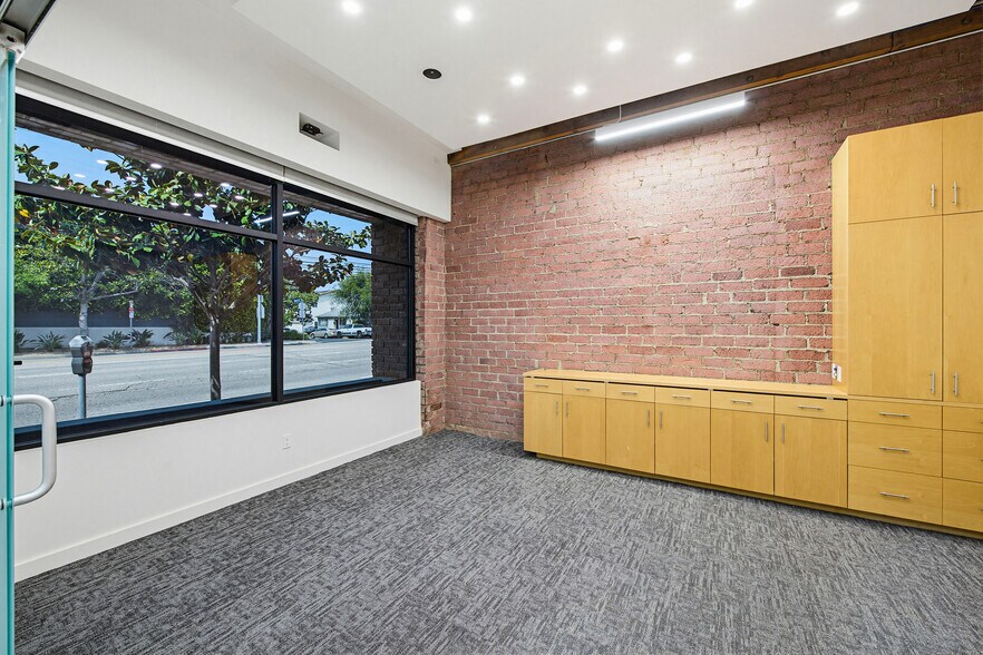 2558 Overland Ave, Los Angeles, CA à louer - Photo de l’immeuble – Image 3 sur 11