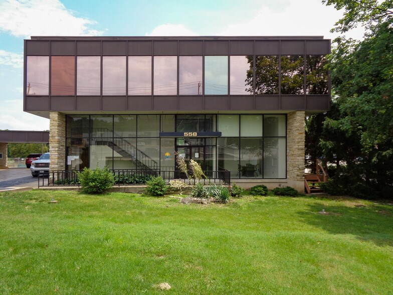 558 Gravois Rd, Fenton, MO à louer - Photo principale – Image 1 sur 11