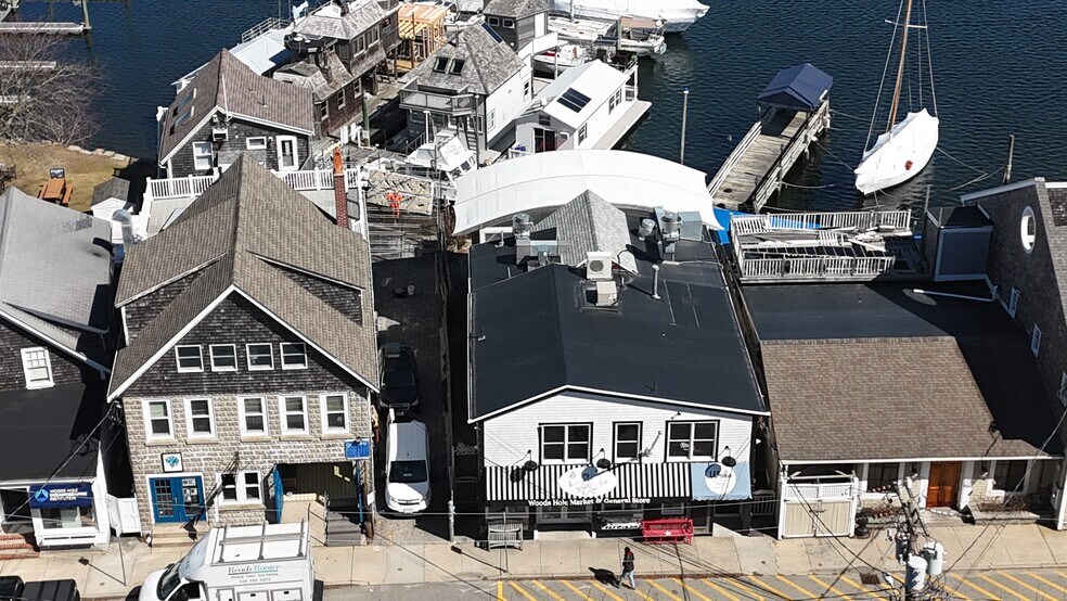 87 Water St, Woods Hole, MA à vendre - Photo principale – Image 1 sur 21