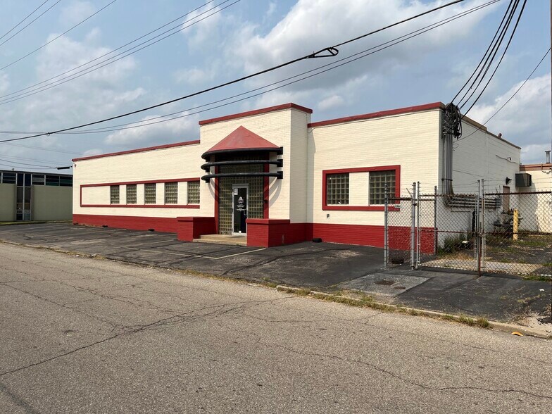 30 Illinois Ave, Cincinnati, OH à louer - Photo de l’immeuble – Image 2 sur 27