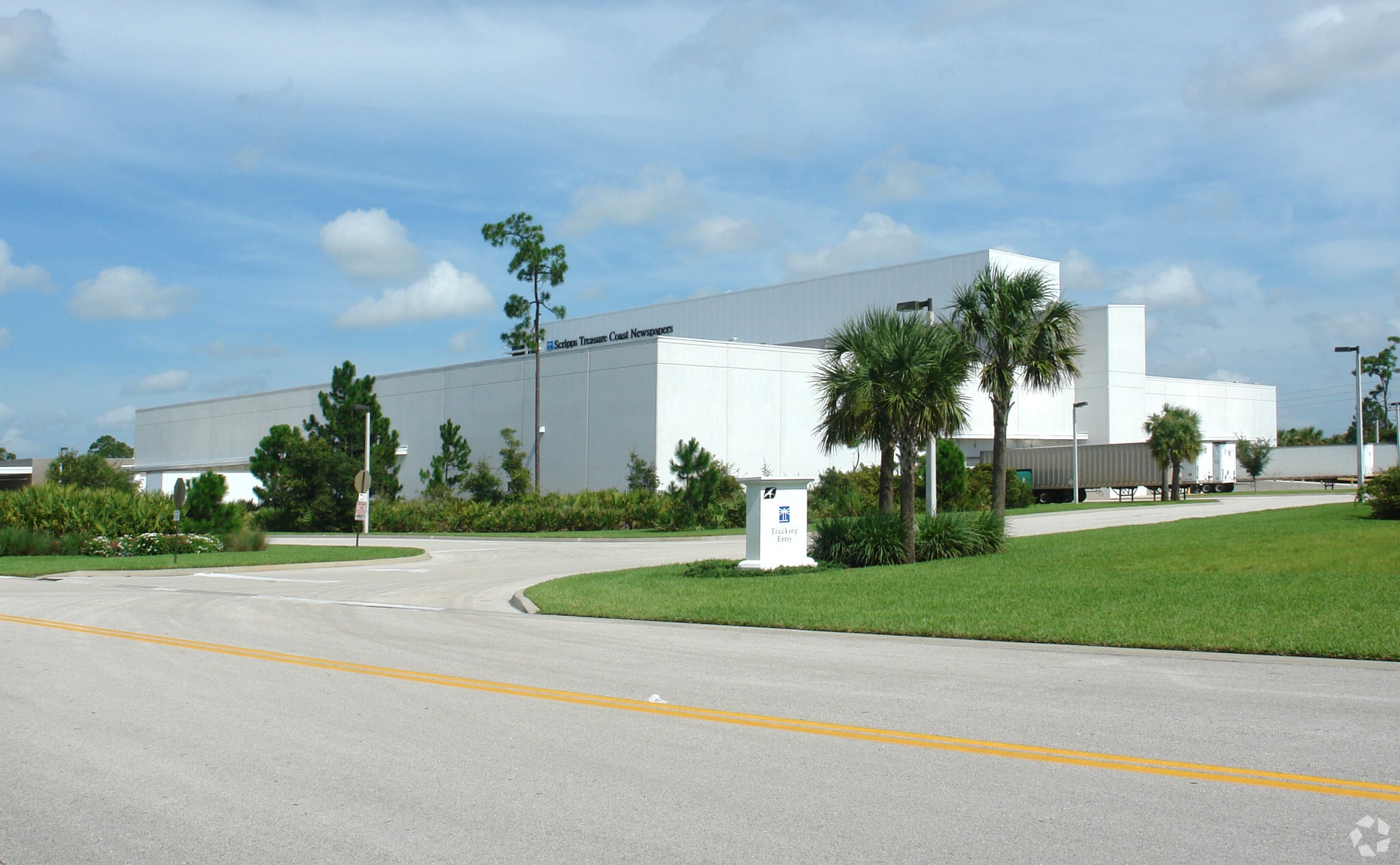 760 NW Enterprise Dr, Port Saint Lucie, FL à louer Photo principale– Image 1 sur 4