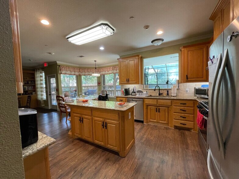 355 Hillbend Dr, Keller, TX à vendre - Photo de l’immeuble – Image 3 sur 9