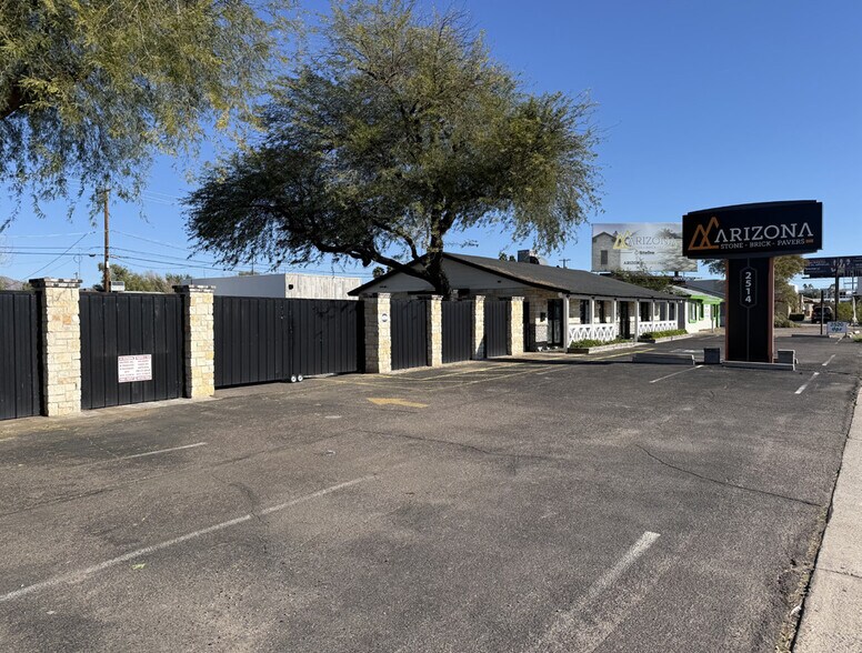 2514 E Indian School Rd, Phoenix, AZ à vendre - Photo principale – Image 1 sur 9