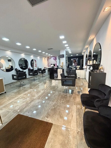 Local commercial dans Marseille à louer - Photo de l’immeuble – Image 1 sur 6