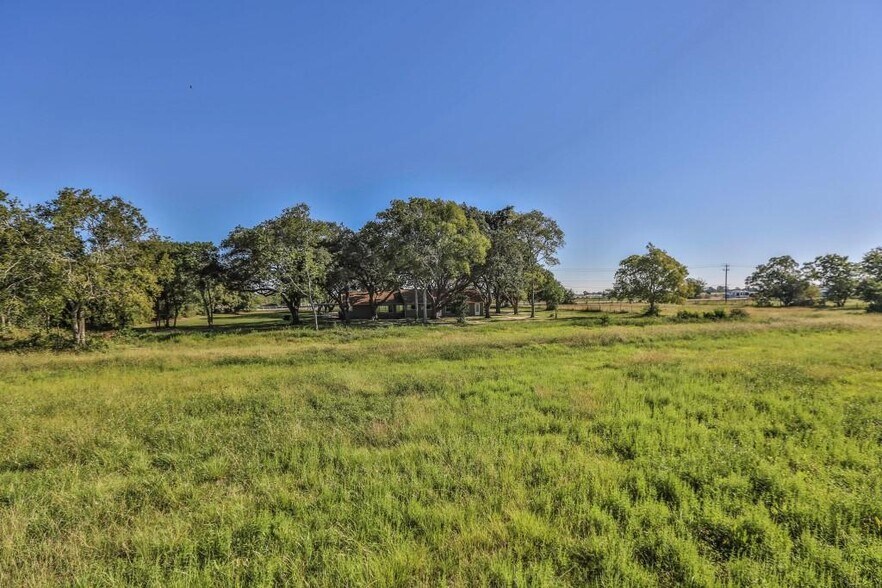 14114 Highway 36, Needville, TX à vendre - Photo de l’immeuble – Image 2 sur 5