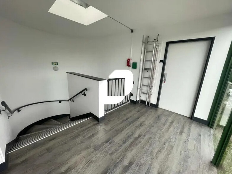 Bureau dans Viry-Châtillon à vendre - Photo intérieure – Image 2 sur 11