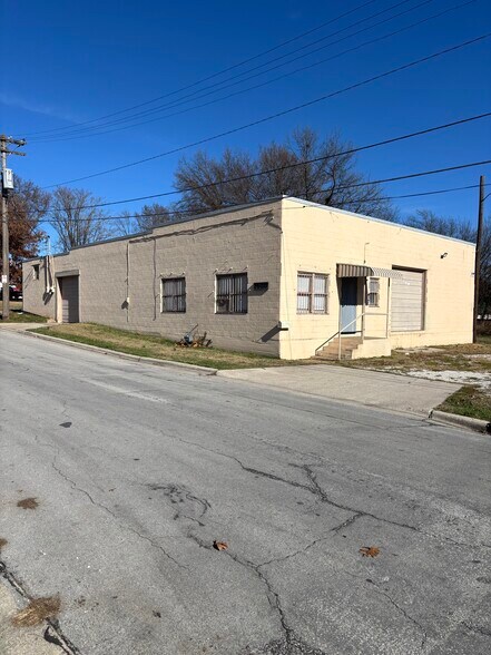 1400 N Hampton Ave, Springfield, MO à louer - Photo de l’immeuble – Image 1 sur 5