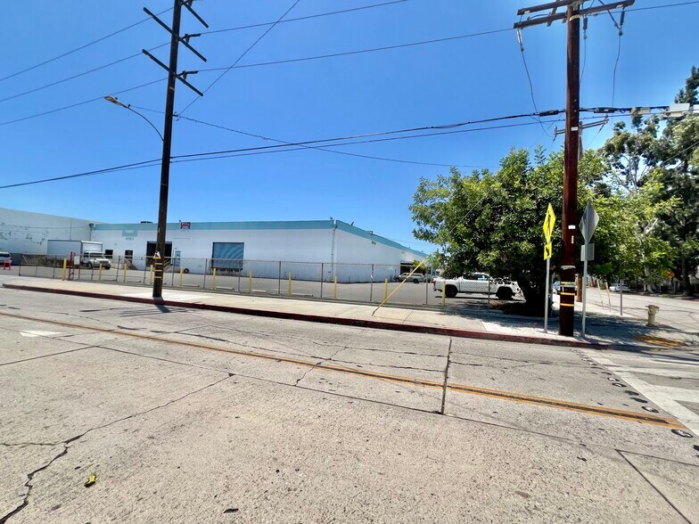 5722 Union Pacific Ave, Commerce, CA à louer - Photo de l’immeuble – Image 2 sur 6