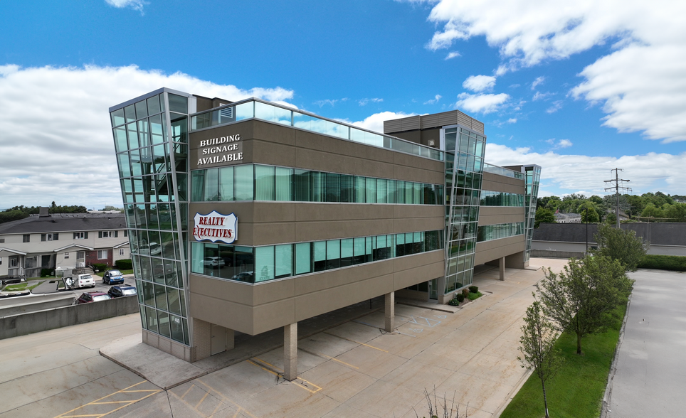 400 E Big Beaver Rd, Troy, MI à louer - Photo de l’immeuble – Image 1 sur 1