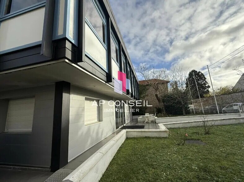 Bureau dans Versailles à louer - Photo de l’immeuble – Image 2 sur 3