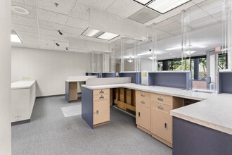 12355 Sunrise Valley Dr, Reston, VA à louer Photo de l’immeuble– Image 2 sur 6