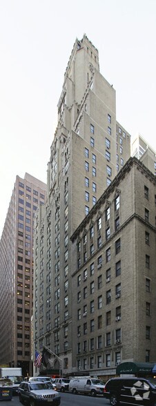 125 E 50th St, New York, NY à louer - Photo de l’immeuble – Image 2 sur 8