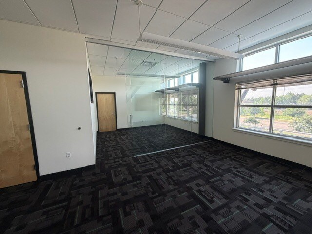 320 E Vine Dr, Fort Collins, CO à louer - Photo de l’immeuble – Image 3 sur 11