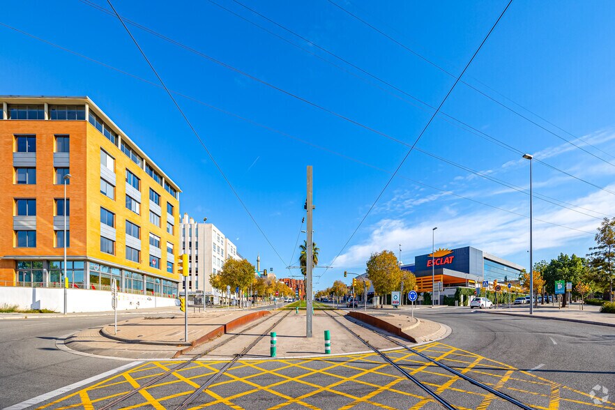 Carretera Reial, 122, Sant Just Desvern, Barcelona à louer - Photo de l’immeuble – Image 3 sur 4