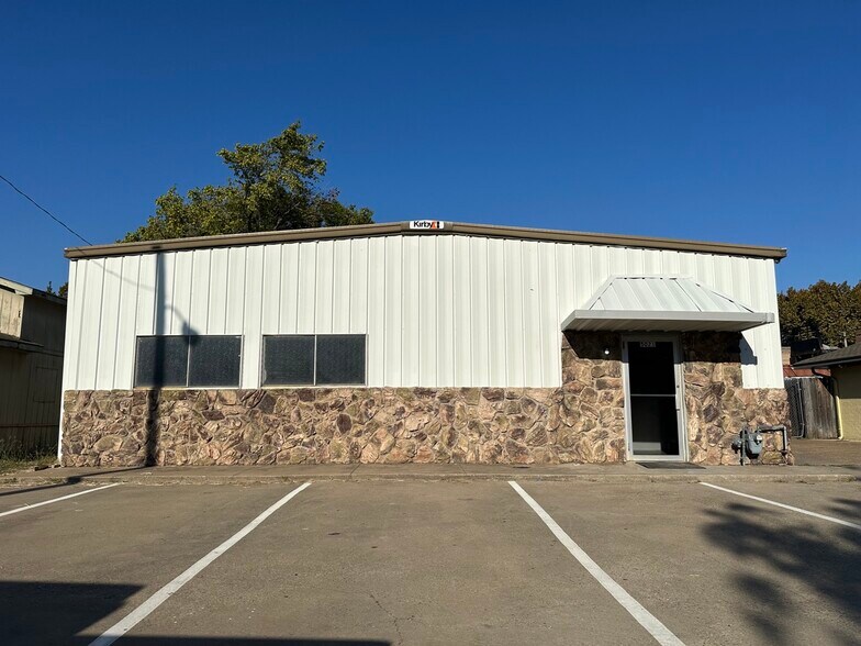 5021 Gordon Smith Dr, Rowlett, TX à vendre - Photo de l’immeuble – Image 2 sur 21