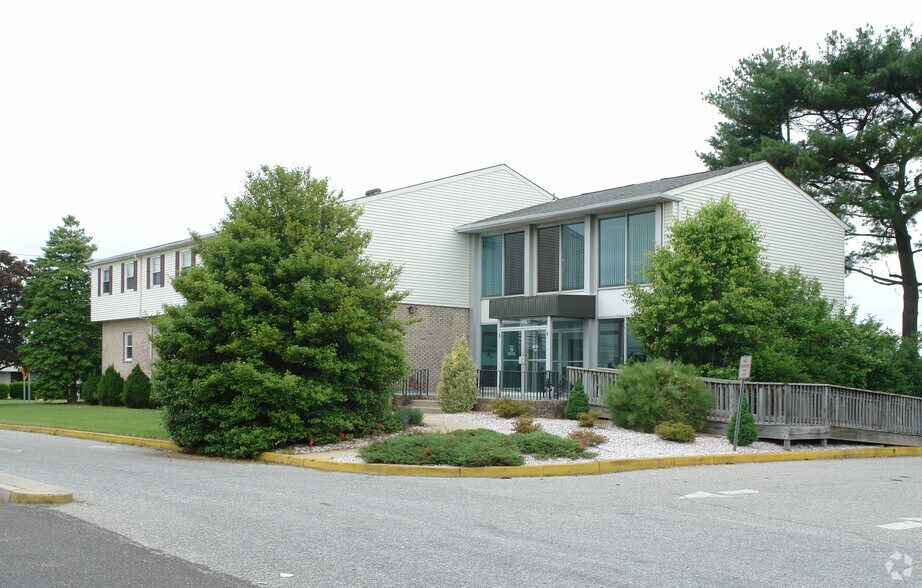 774 Eayrestown Rd, Lumberton, NJ à louer - Photo de l’immeuble – Image 1 sur 7