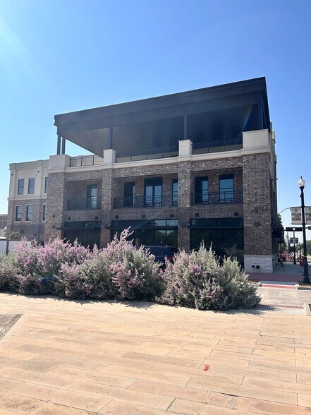 191 W Main St, Lewisville, TX à louer - Photo de l’immeuble – Image 2 sur 3