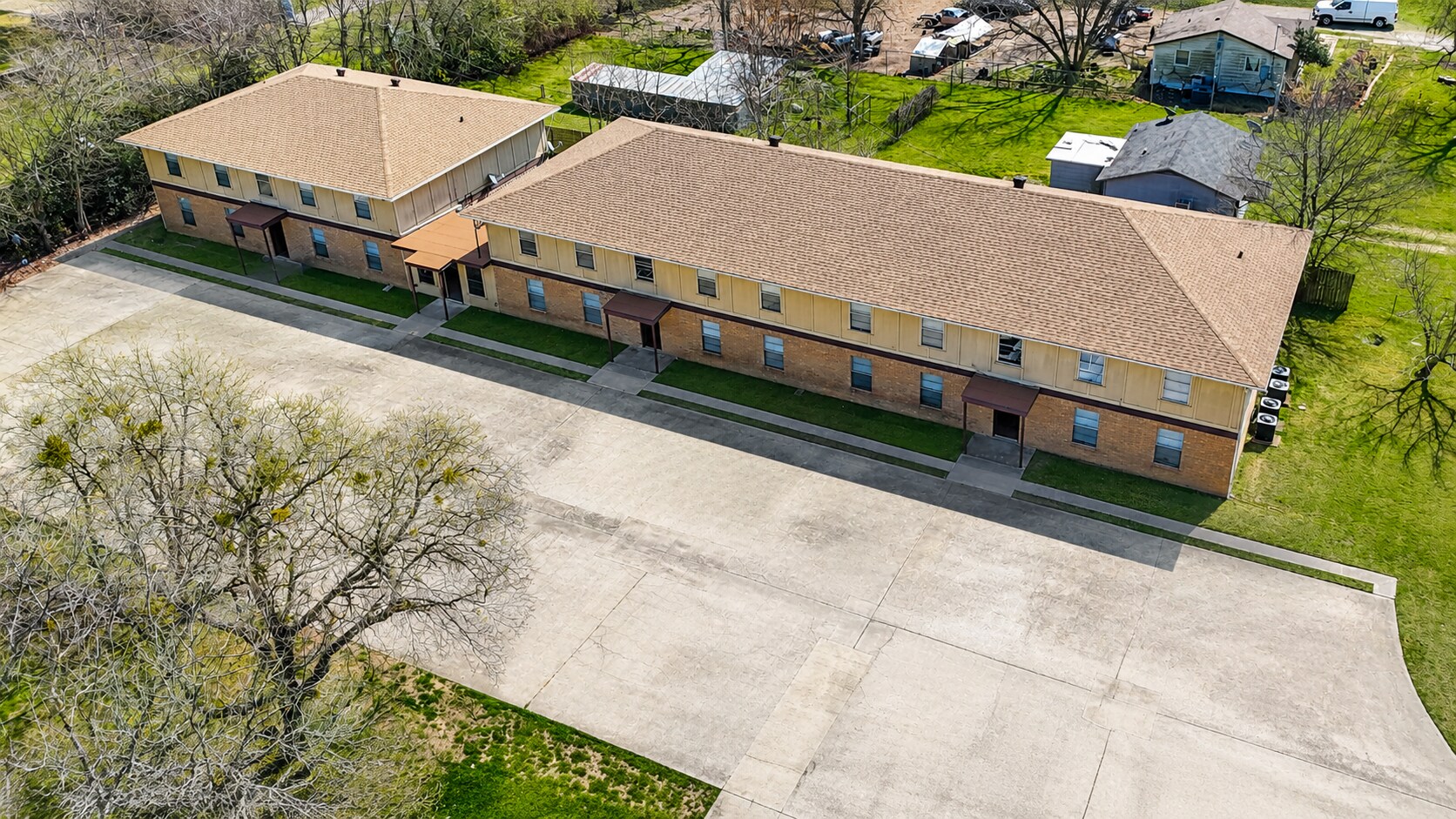 703 E Navasota St, Groesbeck, TX à vendre Photo de l’immeuble– Image 1 sur 7