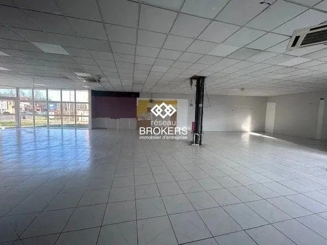 Local commercial dans Vauxbuin à vendre - Photo de l’immeuble – Image 2 sur 2