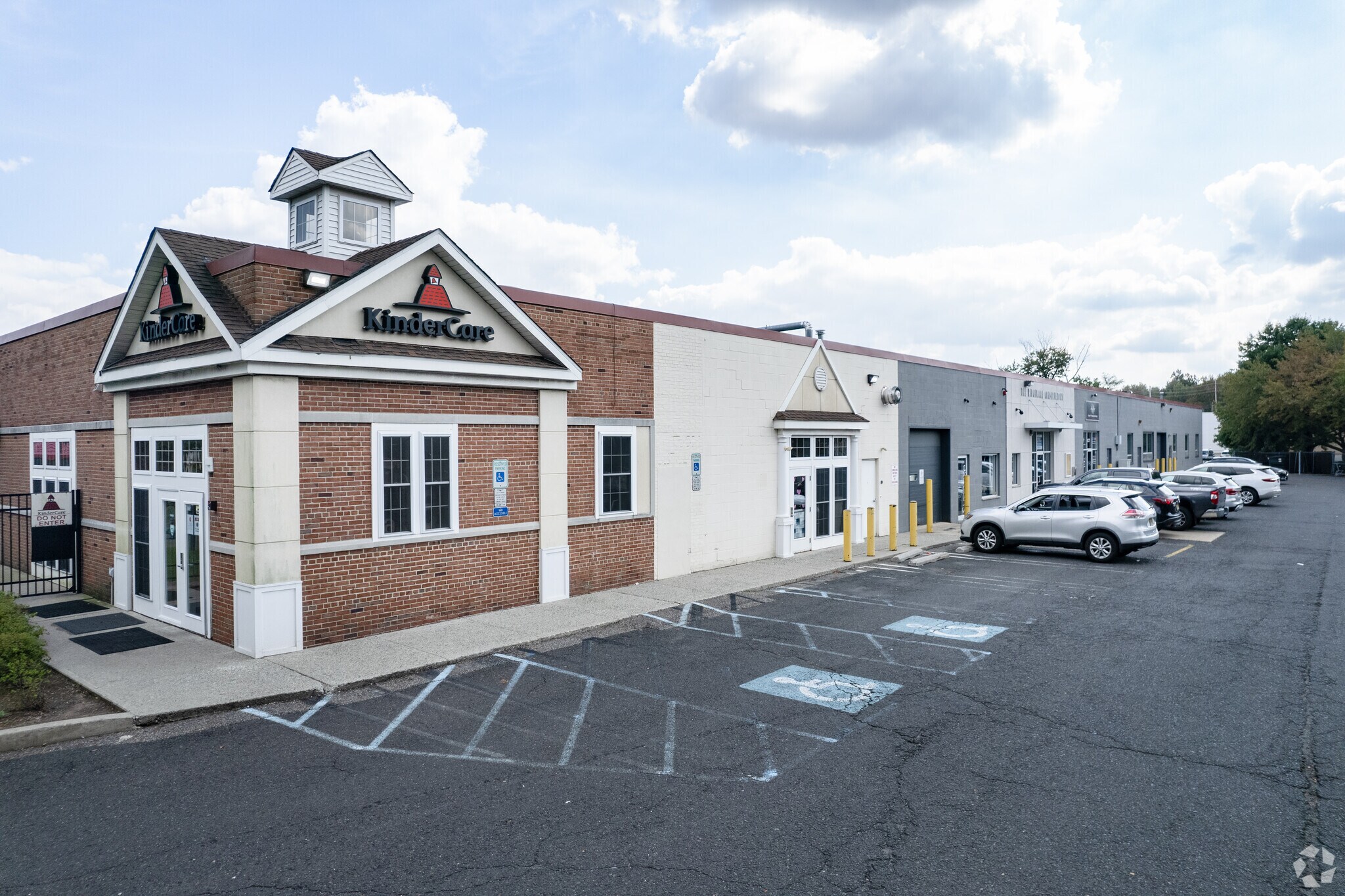407-411 Sette Dr, Paramus, NJ à louer Photo principale– Image 1 sur 5