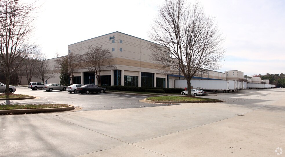 1600 Cross Pointe Way, Duluth, GA à louer - Photo principale – Image 1 sur 5