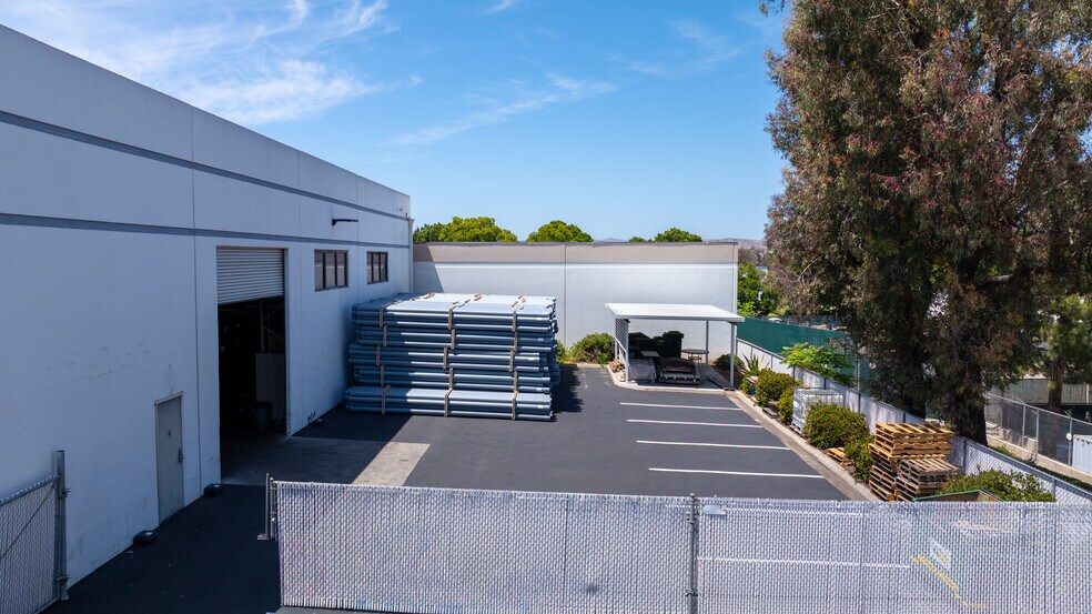 372 N Smith St, Corona, CA à vendre - Photo de l’immeuble – Image 2 sur 4