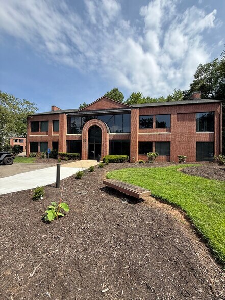 30 Stanford Dr, Farmington, CT à louer - Photo de l’immeuble – Image 2 sur 3